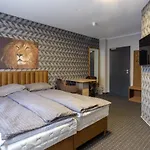 33 Bed & Breakfast 3*