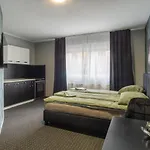 33 3* Duisburg