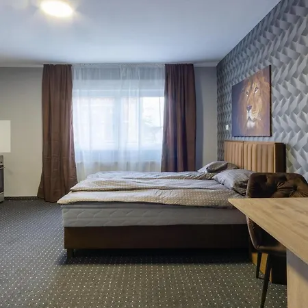 33 Bed & Breakfast